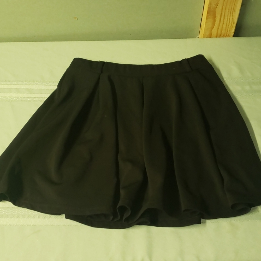 Flowy Skirt. Dots Brand Size Small